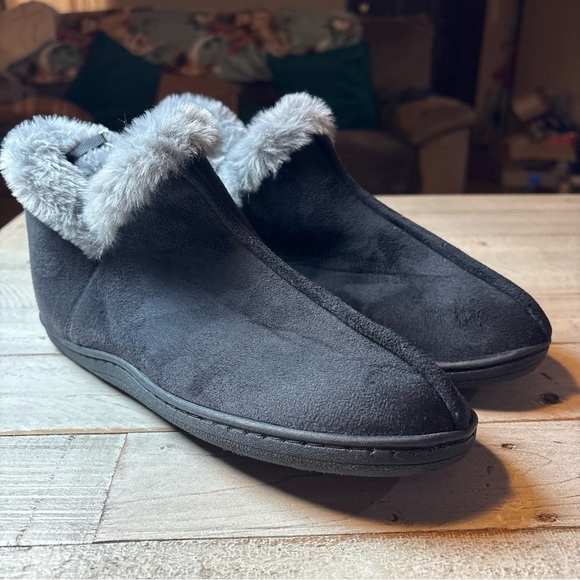 Old Navy Shoes - Old Navy Womens Black Faux Fur Lined Cozy Bootie Slippers Size 9